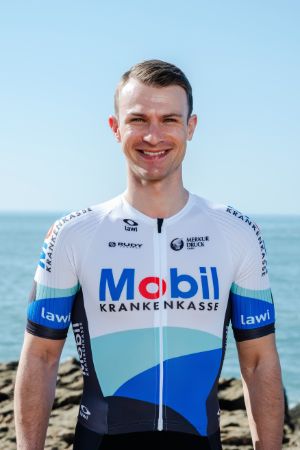 Mobil Krankenkasse Cycling Team - Porträt Max Peters 2024.